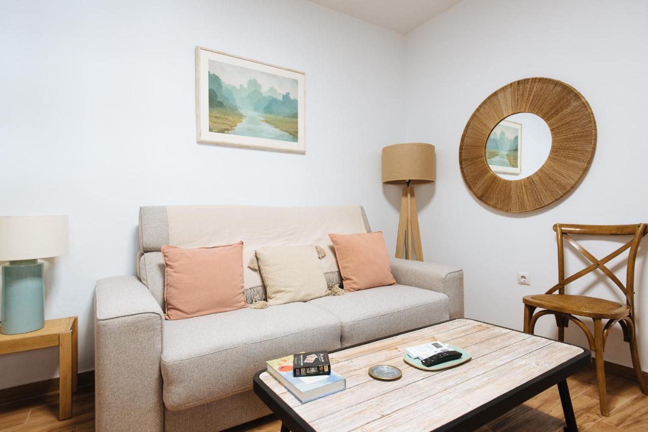 Aitana'S Retreat With Charming Garden Apartment Севиля Екстериор снимка