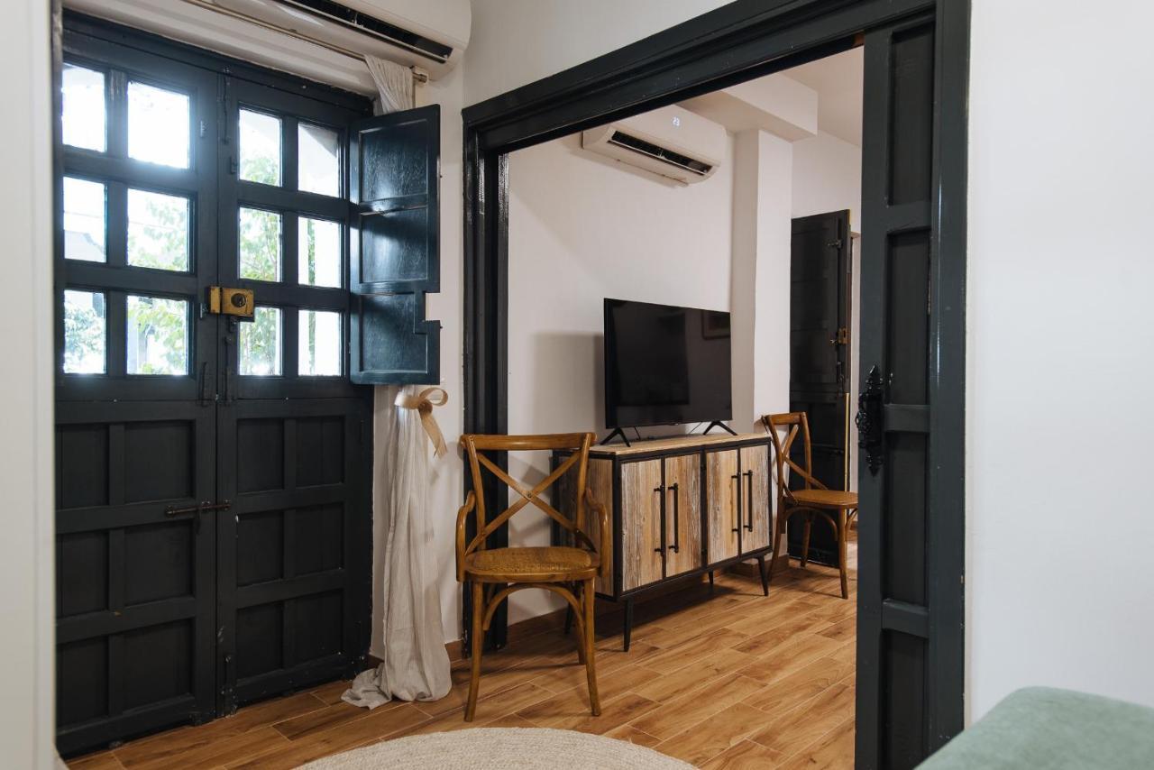 Aitana'S Retreat With Charming Garden Apartment Севиля Екстериор снимка