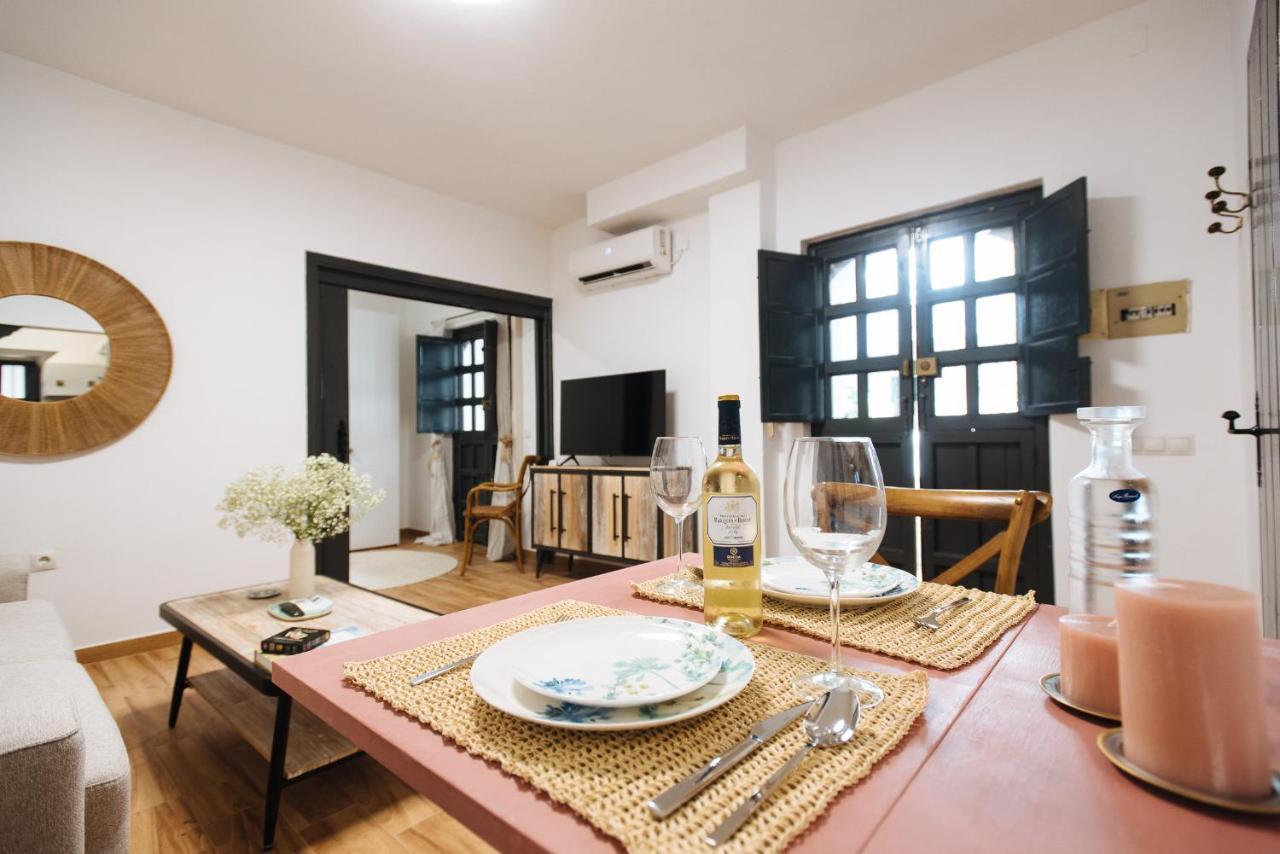 Aitana'S Retreat With Charming Garden Apartment Севиля Екстериор снимка