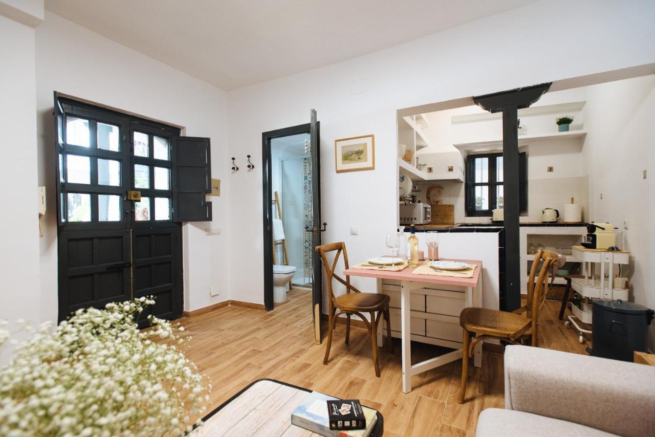 Aitana'S Retreat With Charming Garden Apartment Севиля Екстериор снимка
